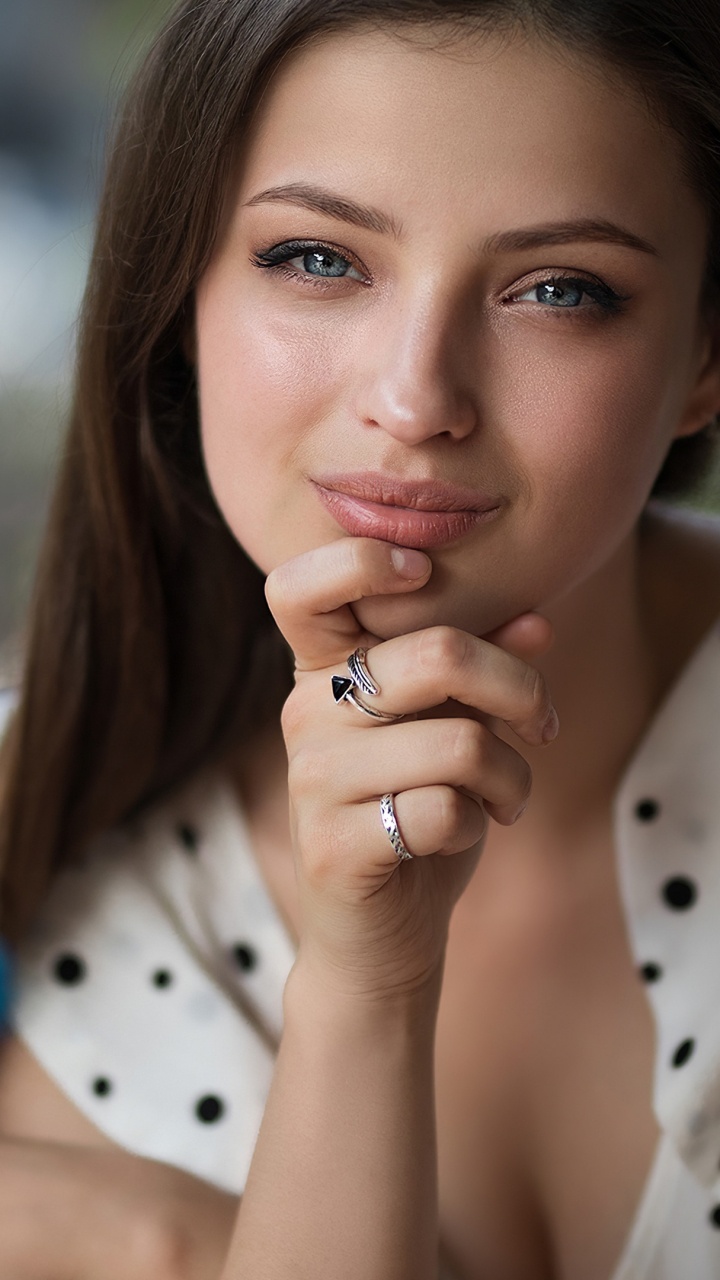 Skin, Lip, Shoulder, Eyelash, Street Fashion. Wallpaper in 720x1280 Resolution