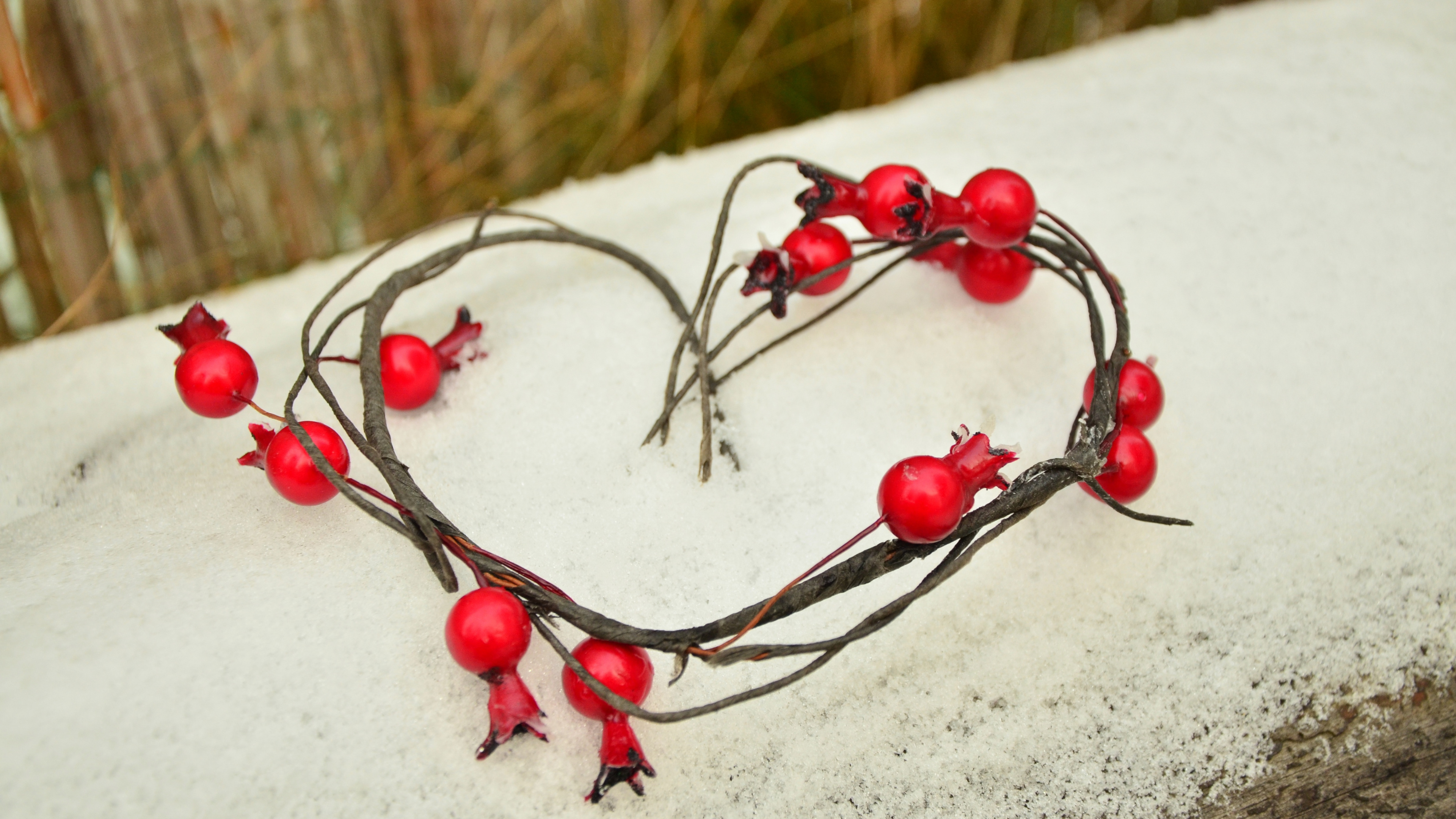 Heart, Red, Fashion Accessory, Jewellery, Hair Accessory. Wallpaper in 3840x2160 Resolution