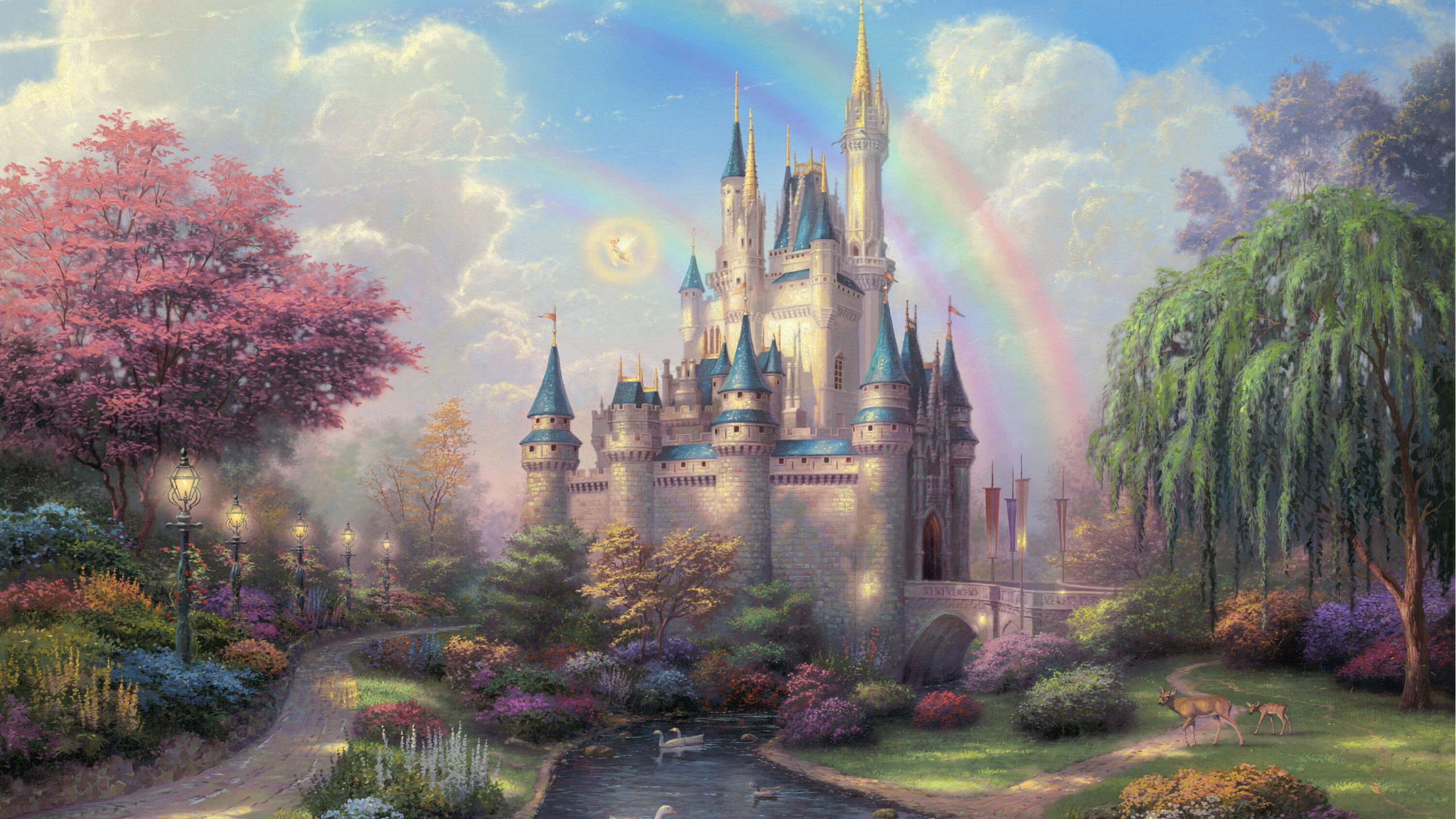 Árboles Verdes Cerca Del Cuerpo de Agua Bajo un Cielo Azul Durante el Día. Wallpaper in 2560x1440 Resolution