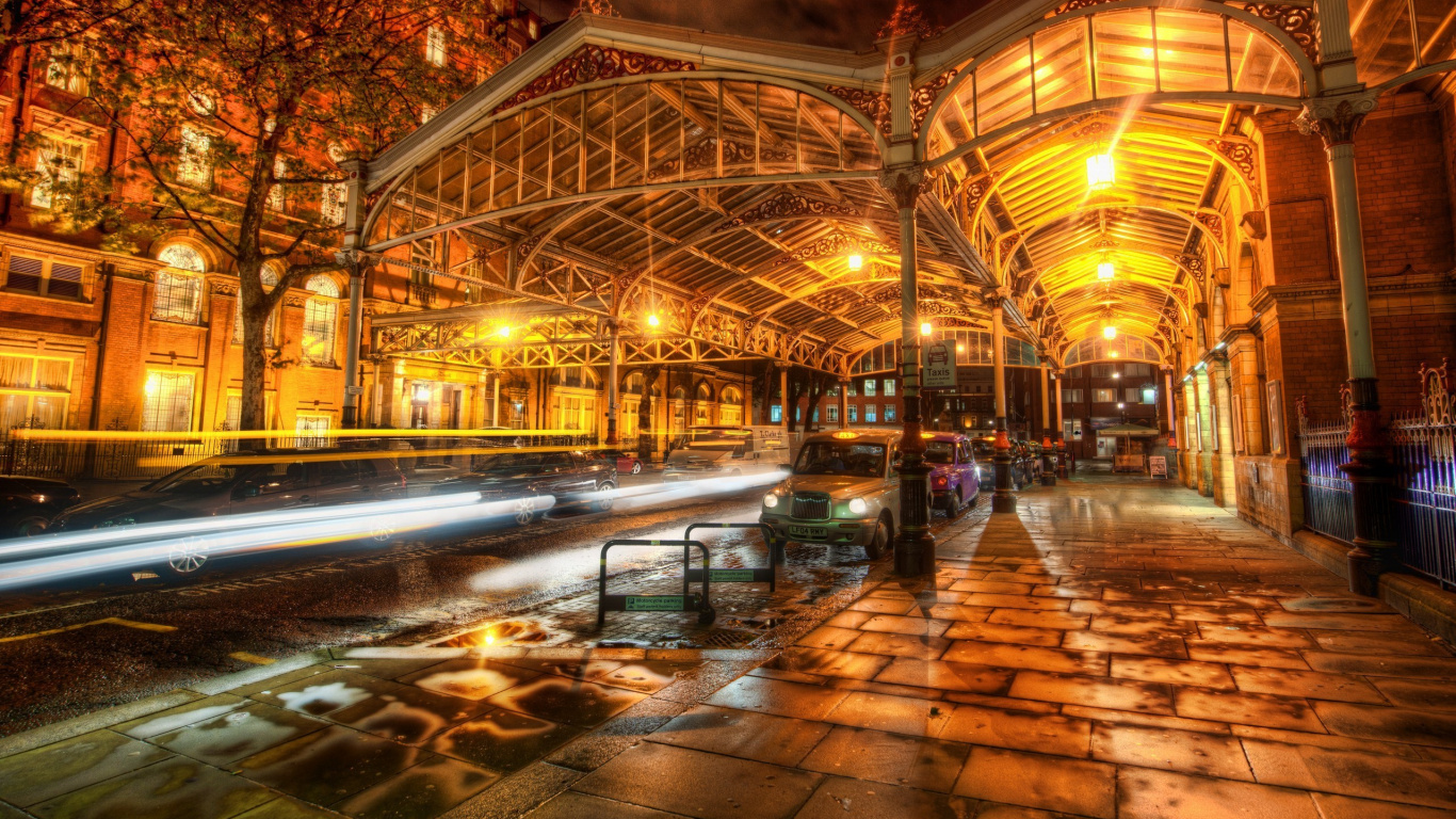 Braunes Und Weißes Betongebäude Während Der Nacht. Wallpaper in 1366x768 Resolution