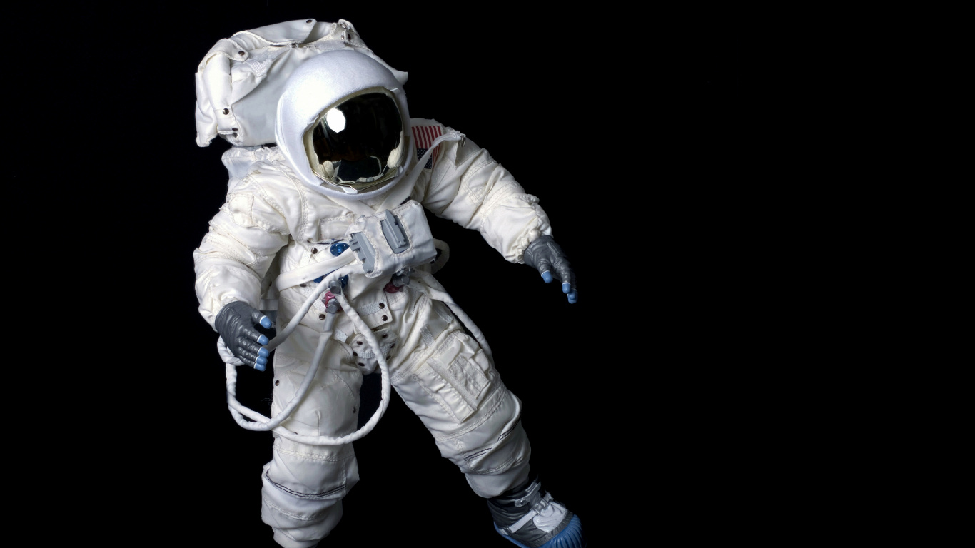 Personne en Costume Blanc et Noir. Wallpaper in 1366x768 Resolution