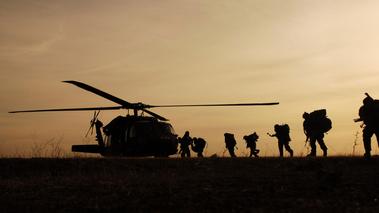 Silueta de Personas Montando a Caballo Durante el Día. Wallpaper in 1280x720 Resolution