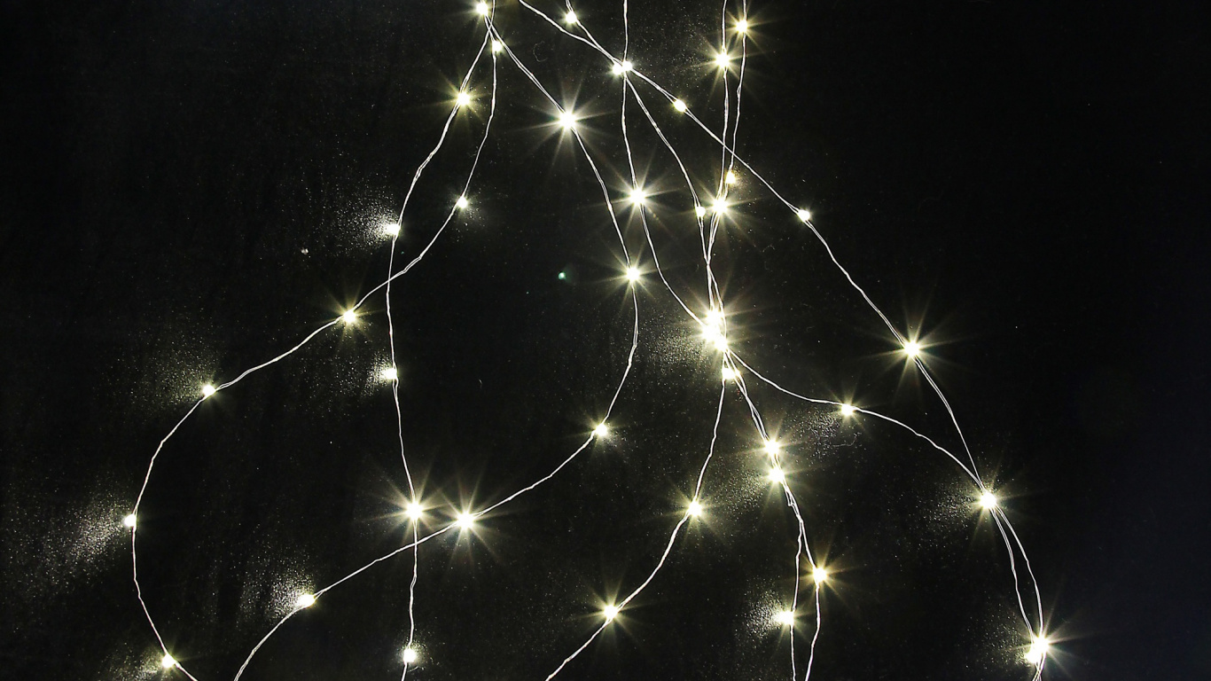 Girlande, Licht, Feuerwerk, Silvester, Nacht. Wallpaper in 1366x768 Resolution