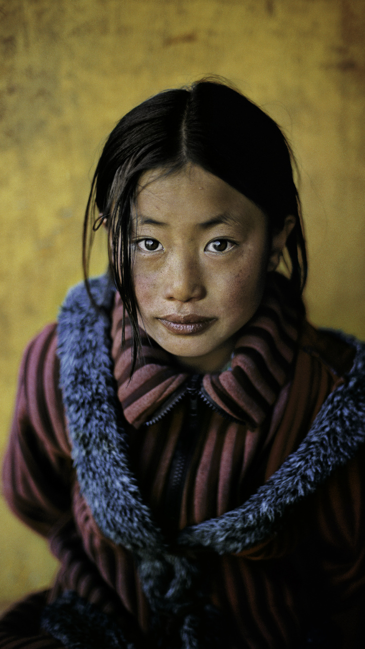 Steve Mccurry, Steve McCurry Looking East, Portraits, Steve McCurry The Unguarded Moment, Art. Wallpaper in 750x1334 Resolution