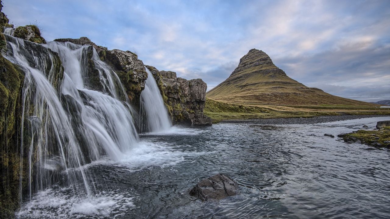 Waterfalls Near Brown and Green Mountain Under White Clouds and Blue Sky During Daytime. Wallpaper in 1280x720 Resolution