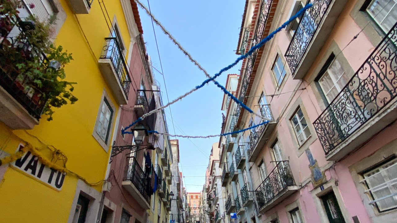 Ruelle, Route, Ville, Quartier, Infrastructure. Wallpaper in 1280x720 Resolution