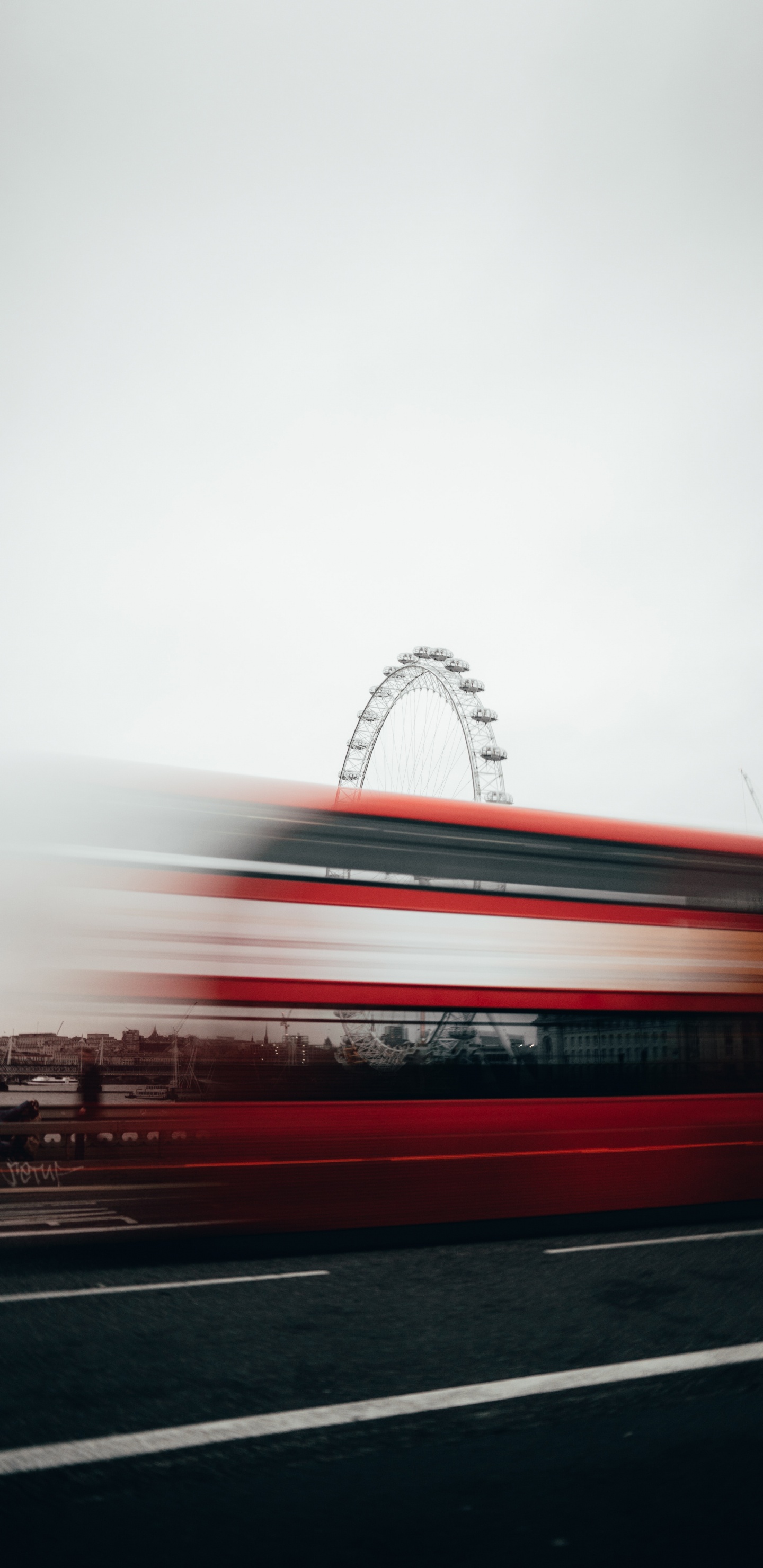 Zeitraffer-Fotografie Des Riesenrads in Der Nacht. Wallpaper in 1440x2960 Resolution