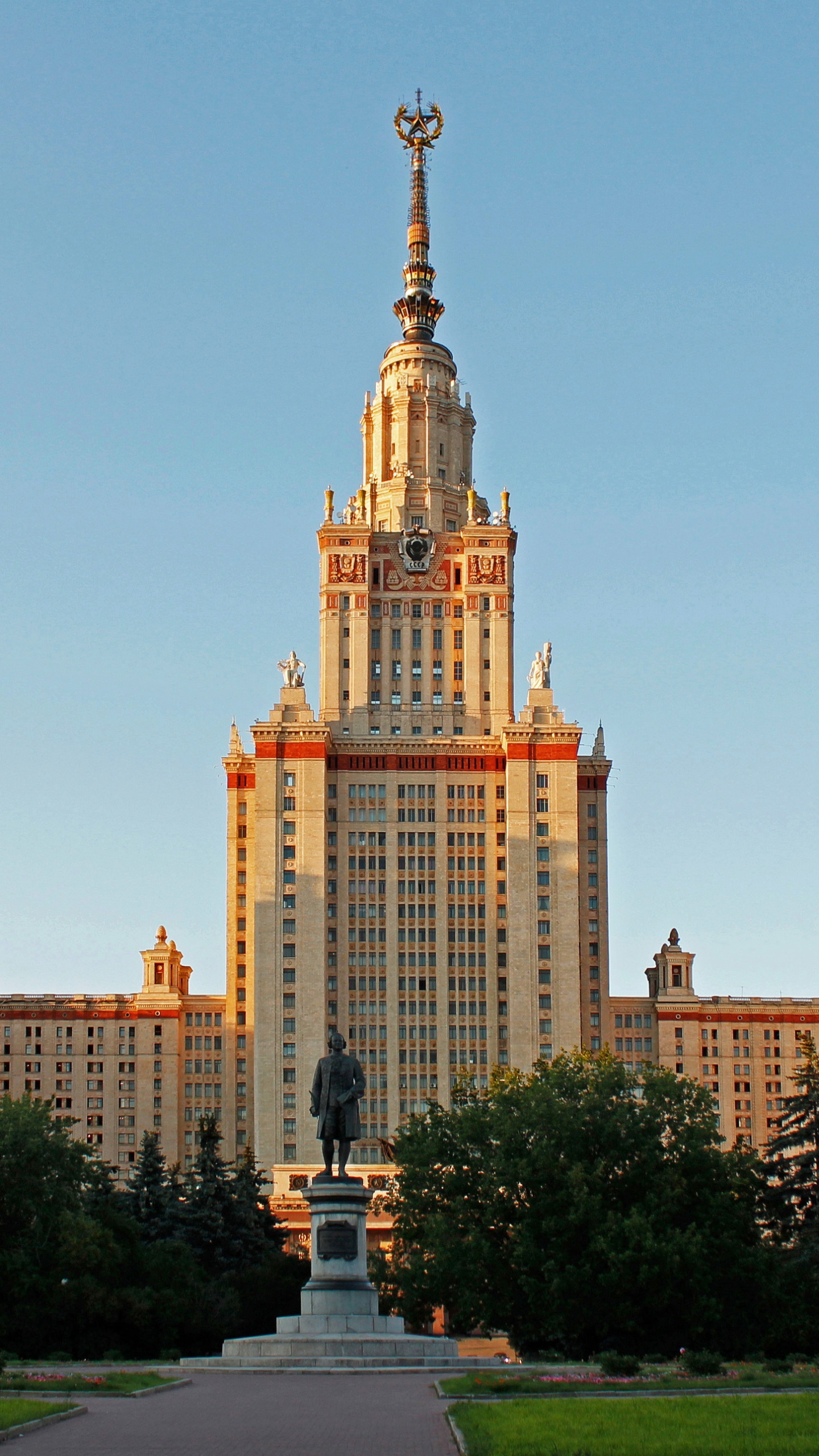 Edificio de Hormigón Marrón Durante el Día.. Wallpaper in 1440x2560 Resolution