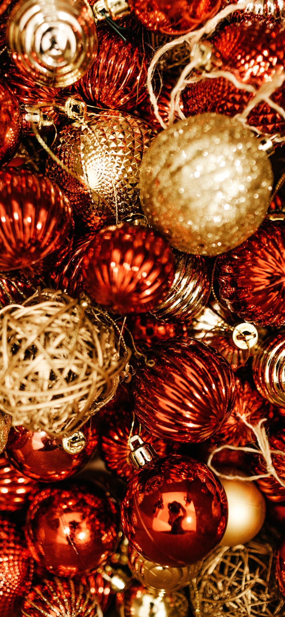 圣诞节那天, 圣诞树, 圣诞节的装饰品, 装饰品, 圣诞前夕 壁纸 1125x2436 允许