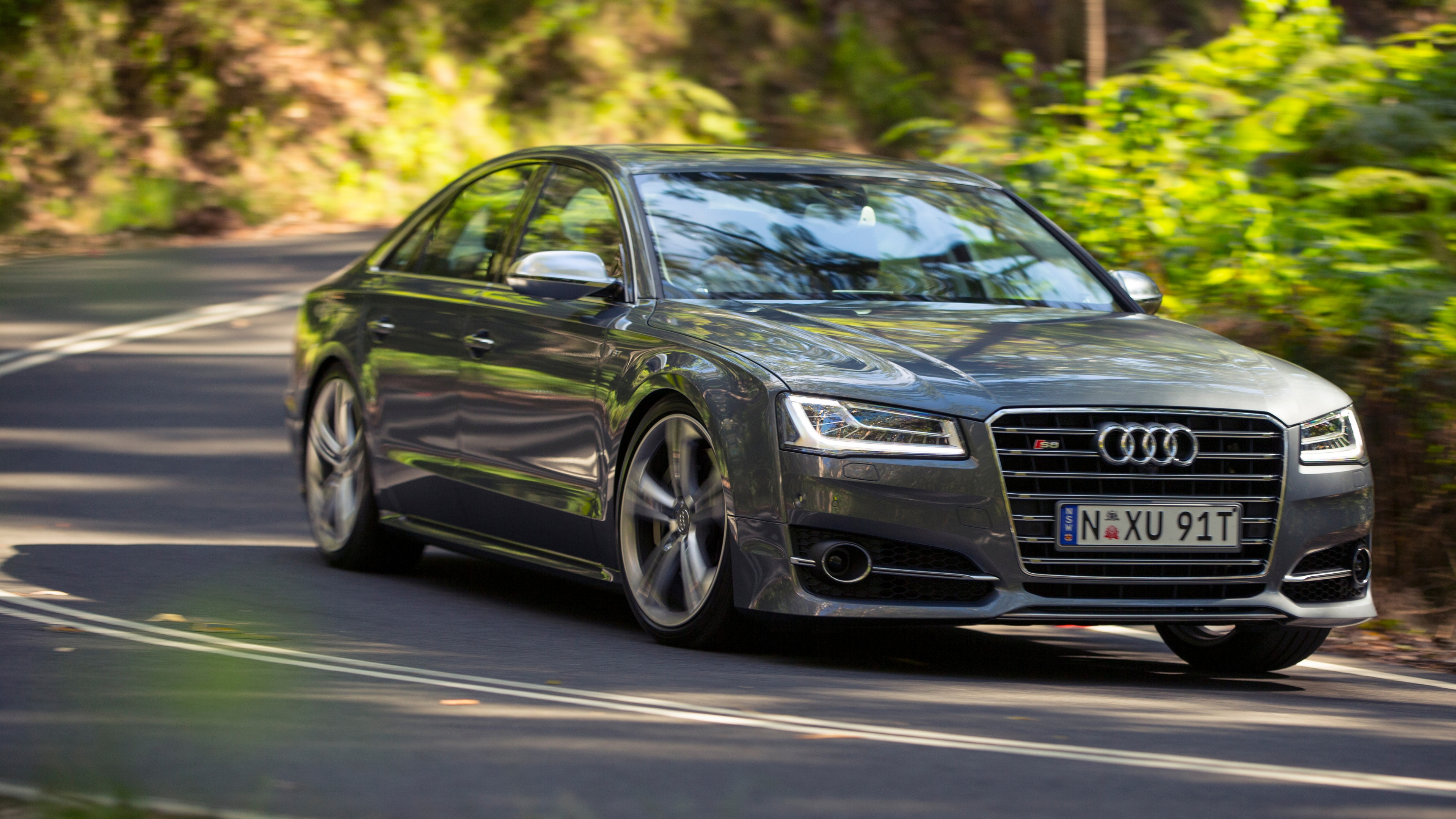 Sedán Audi Negro en la Carretera Durante el Día. Wallpaper in 3840x2160 Resolution