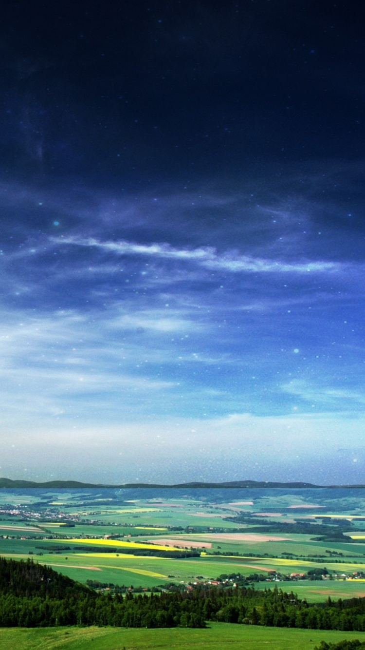 Tagsüber Grüne Wiese Unter Blauem Himmel. Wallpaper in 750x1334 Resolution