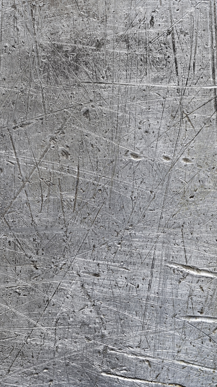 Weiße Und Gelbe Blattpflanze. Wallpaper in 750x1334 Resolution