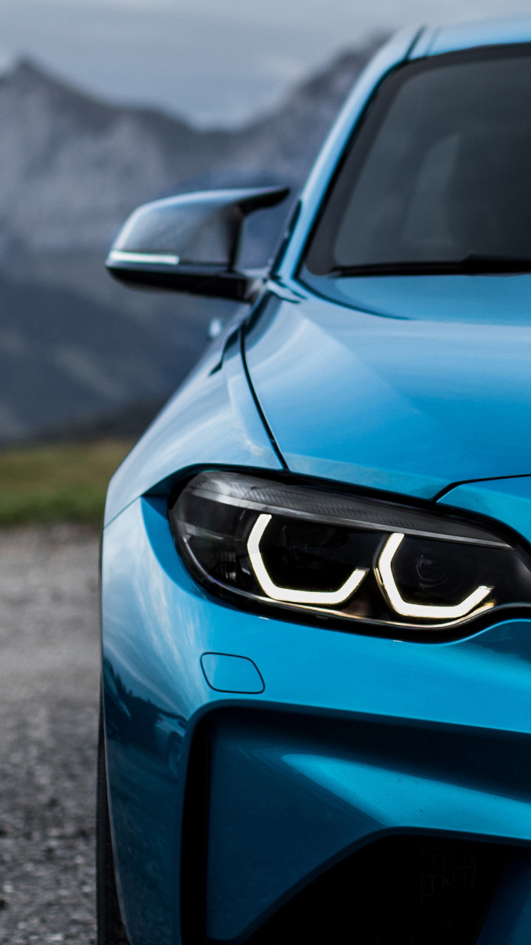 Schwarzes Mercedes Benz Auto Tagsüber Unterwegs Car. Wallpaper in 750x1334 Resolution