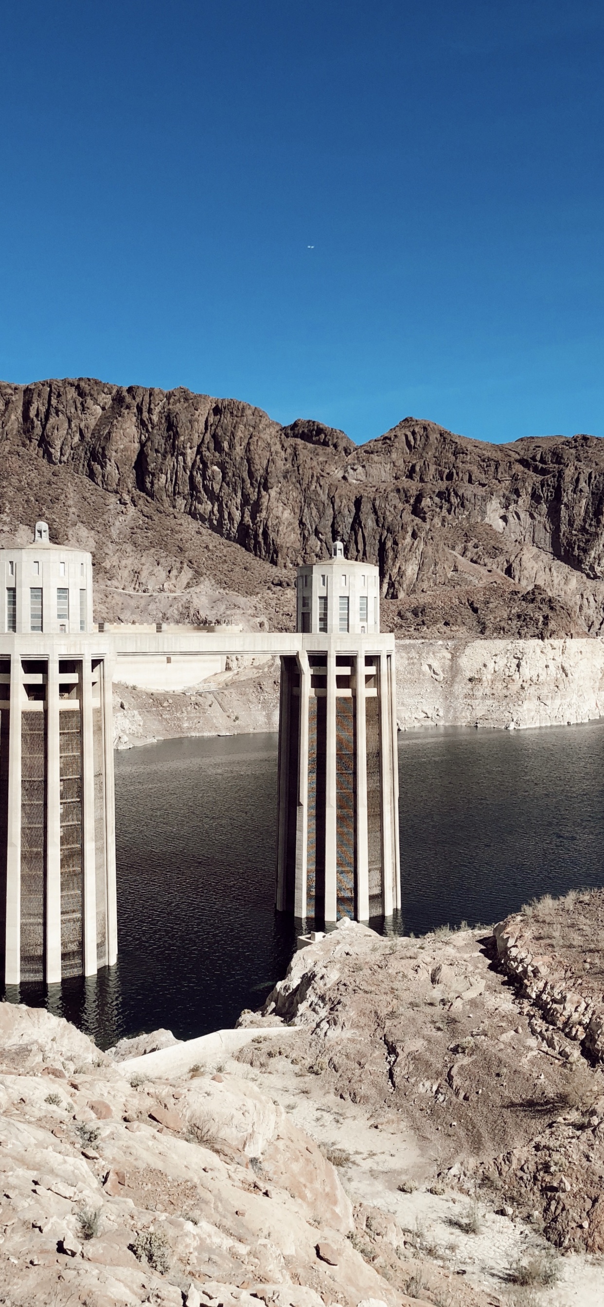 Hoover Dam, Water, Mean Elevation, Body of Water, Mountainous Landforms. Wallpaper in 1242x2688 Resolution