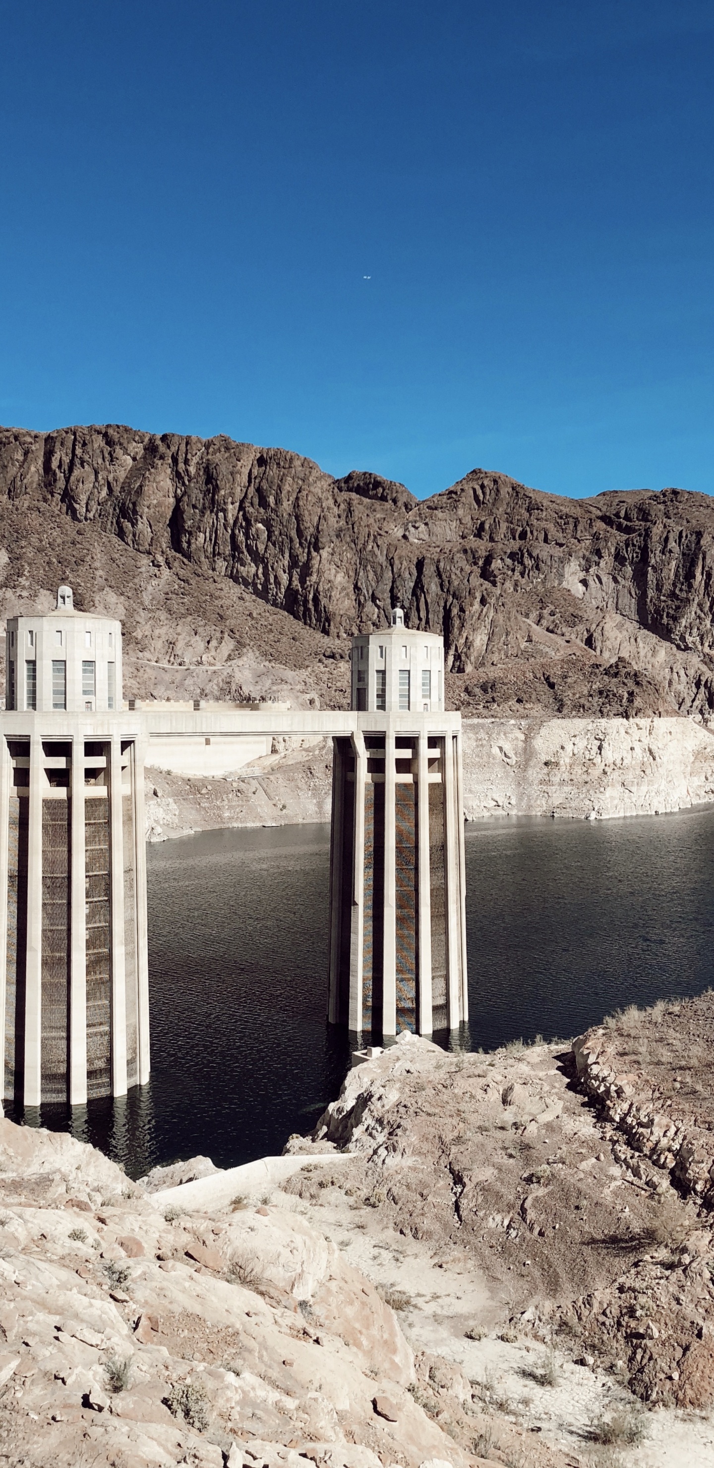 Hoover Dam, Water, Mean Elevation, Body of Water, Mountainous Landforms. Wallpaper in 1440x2960 Resolution