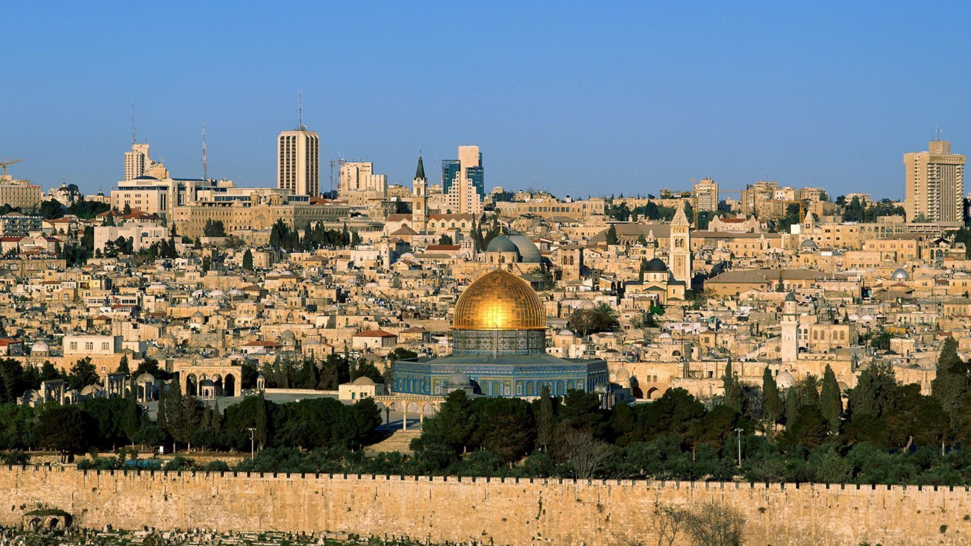 Bâtiment de Dôme Brun Sous Ciel Bleu Pendant la Journée. Wallpaper in 1920x1080 Resolution