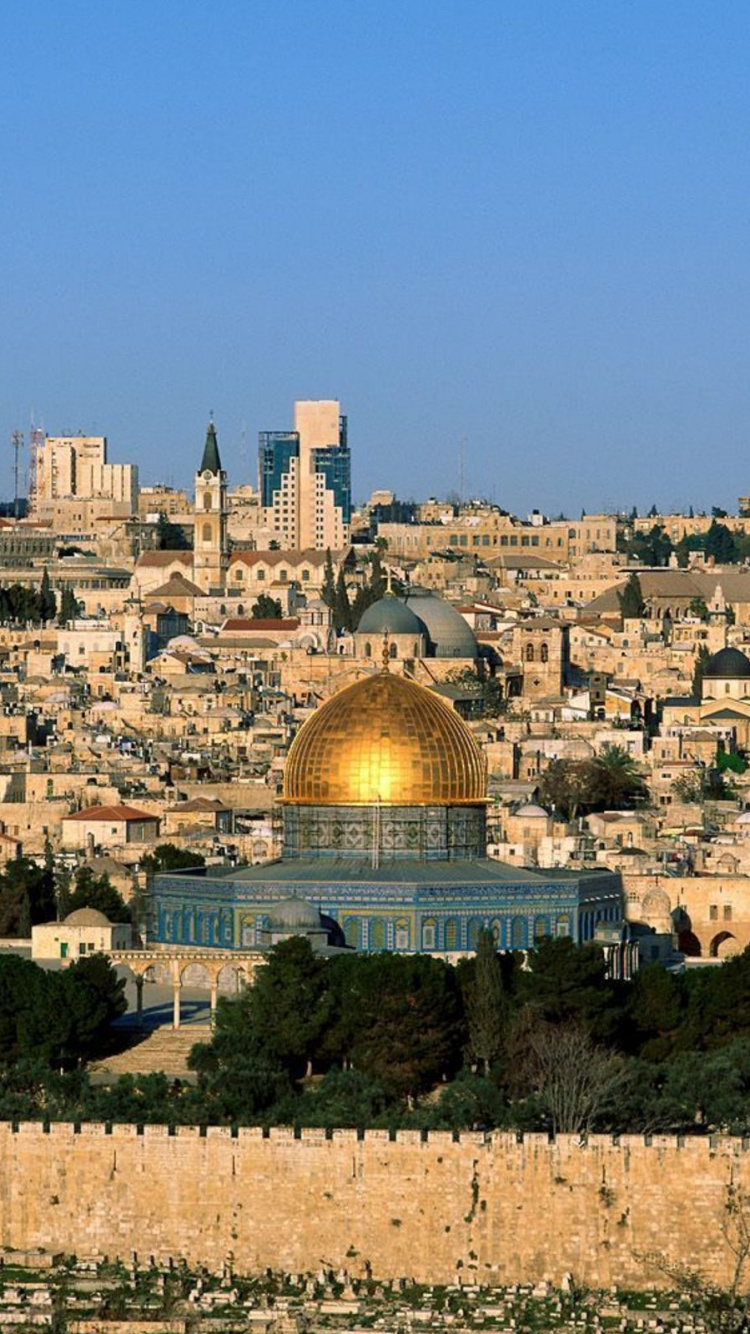 Brown Dome Building Under Blue Sky During Daytime. Wallpaper in 750x1334 Resolution