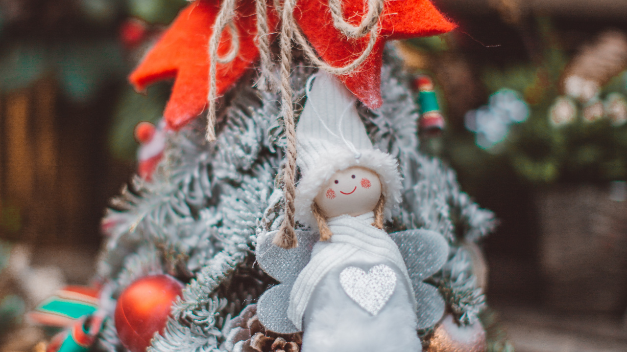 Red and White Angel Ornament. Wallpaper in 1280x720 Resolution