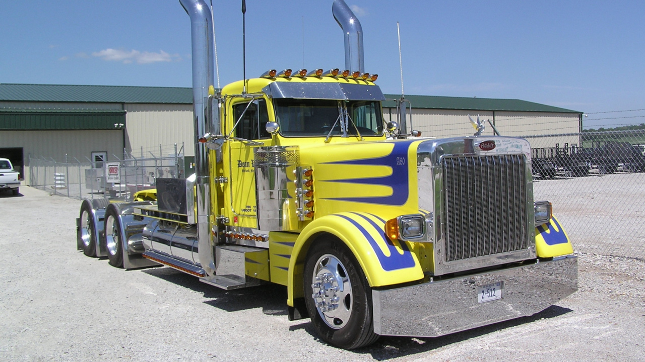 Yellow Truck on Gray Asphalt Road During Daytime. Wallpaper in 1280x720 Resolution