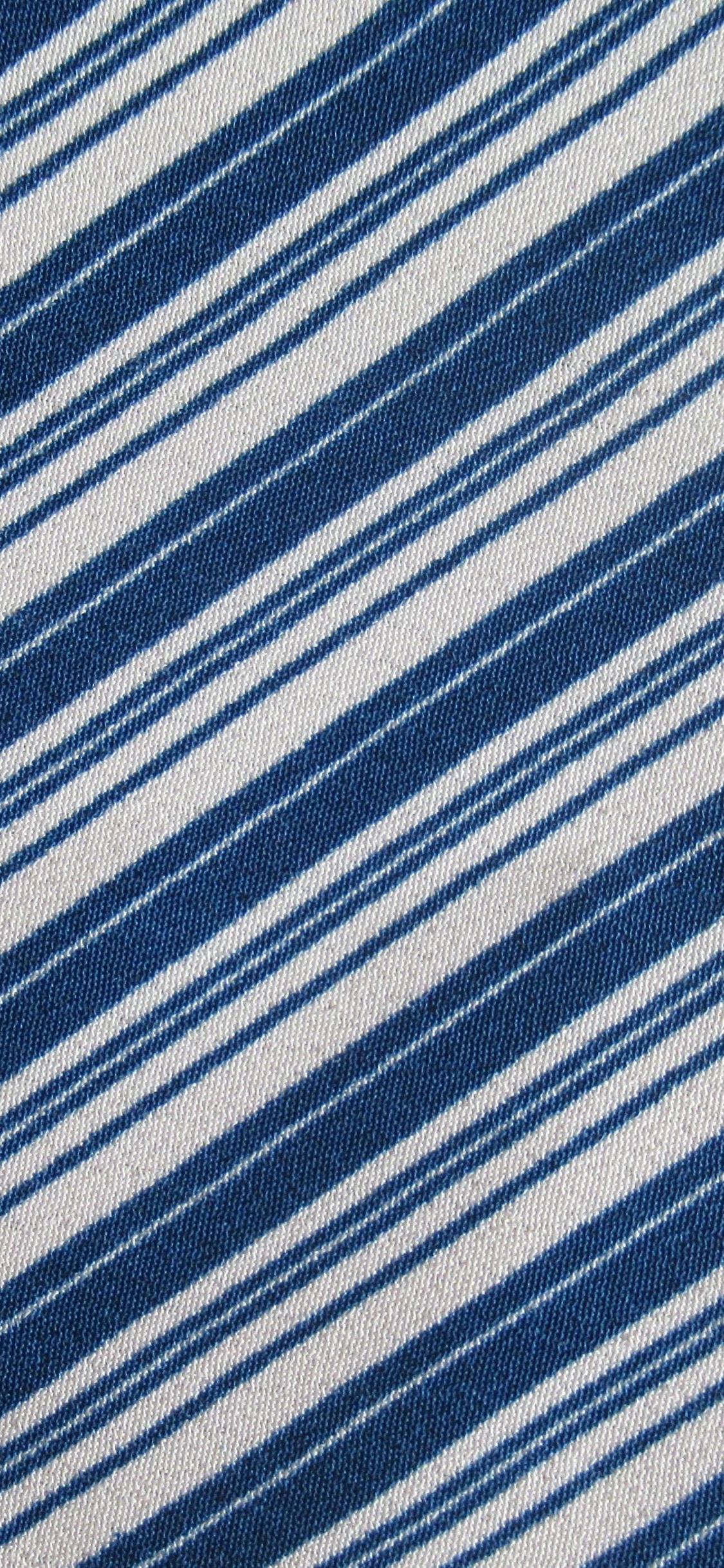 Blau-weiß Gestreiftes Textil. Wallpaper in 1125x2436 Resolution