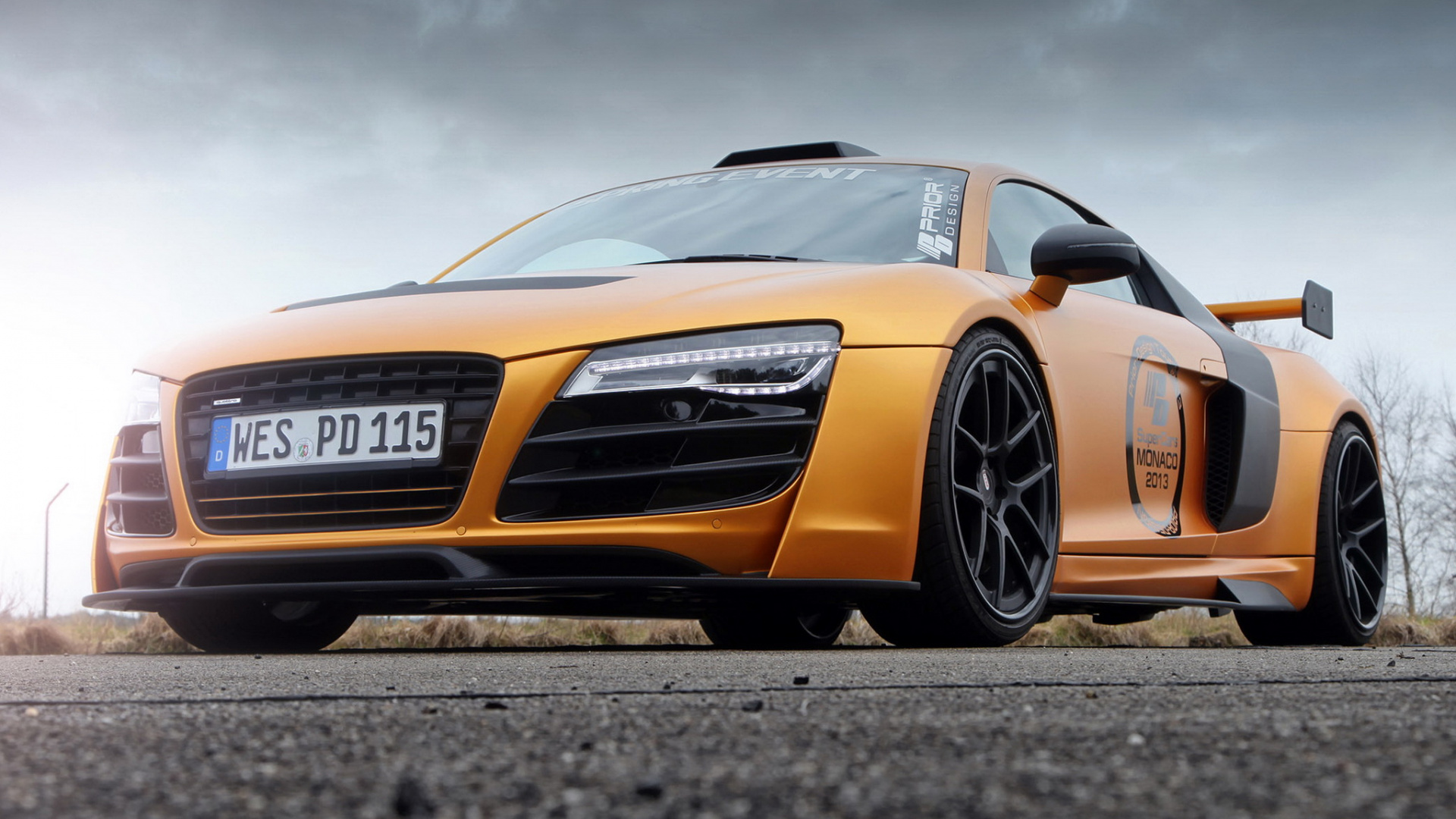 Audi r 8 Naranja en la Carretera Durante el Día. Wallpaper in 1920x1080 Resolution