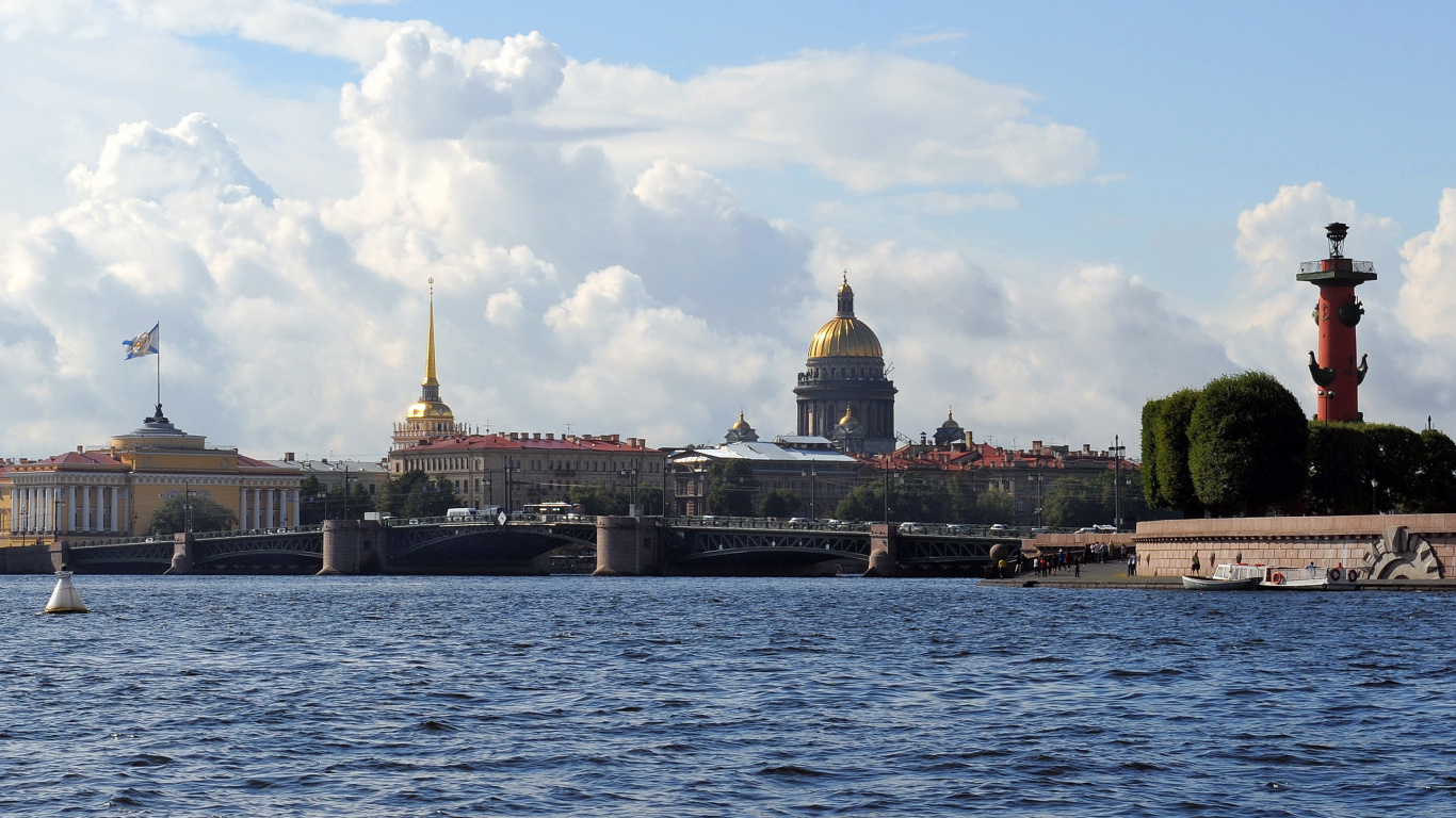 Brown Concrete Building Near Body of Water During Daytime. Wallpaper in 1366x768 Resolution
