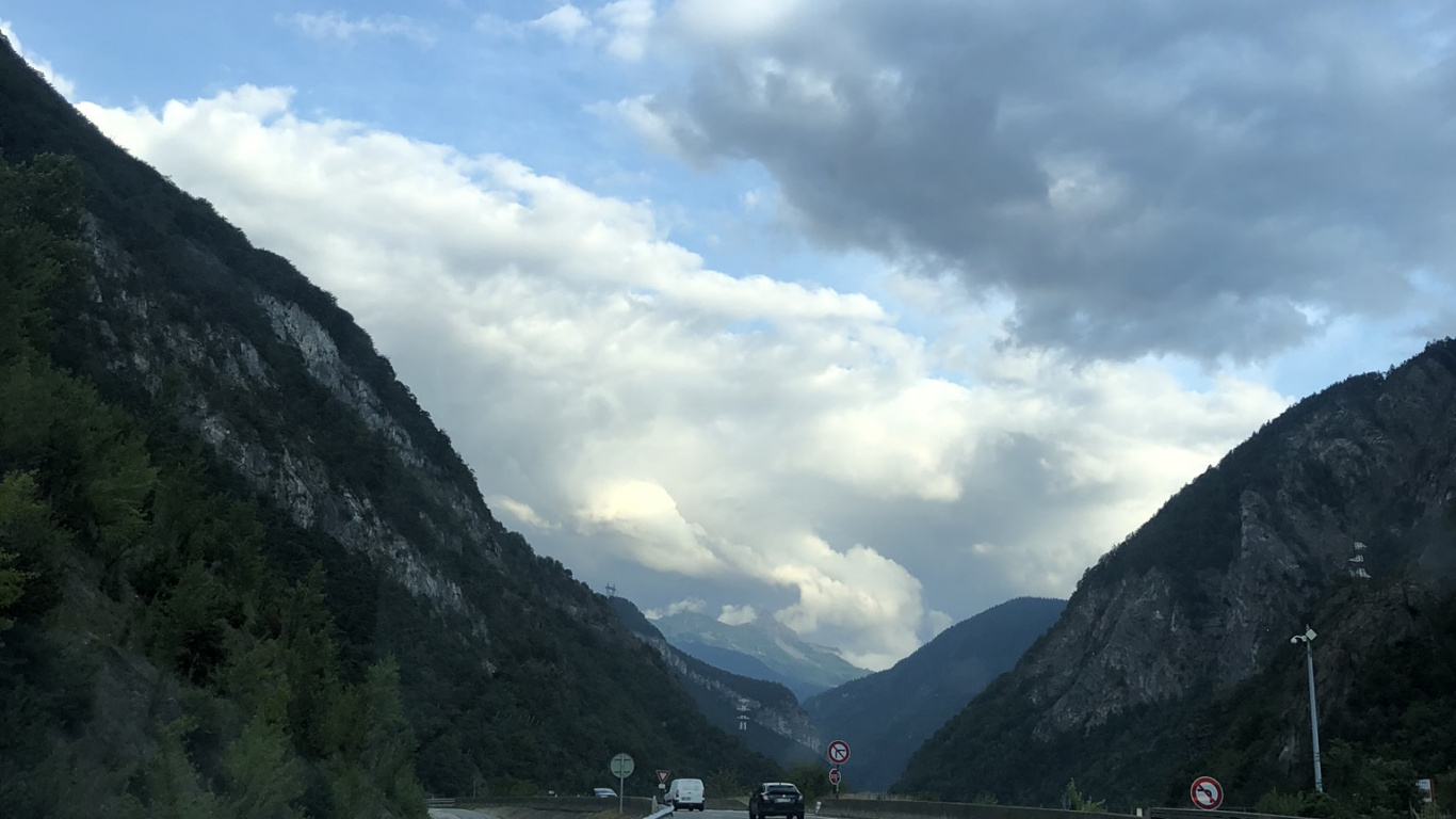 King, Road, Mountainous Landforms, Road Surface, Asphalt. Wallpaper in 1366x768 Resolution