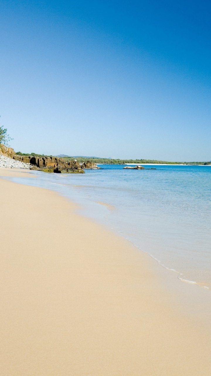 White Sand Beach During Daytime. Wallpaper in 720x1280 Resolution