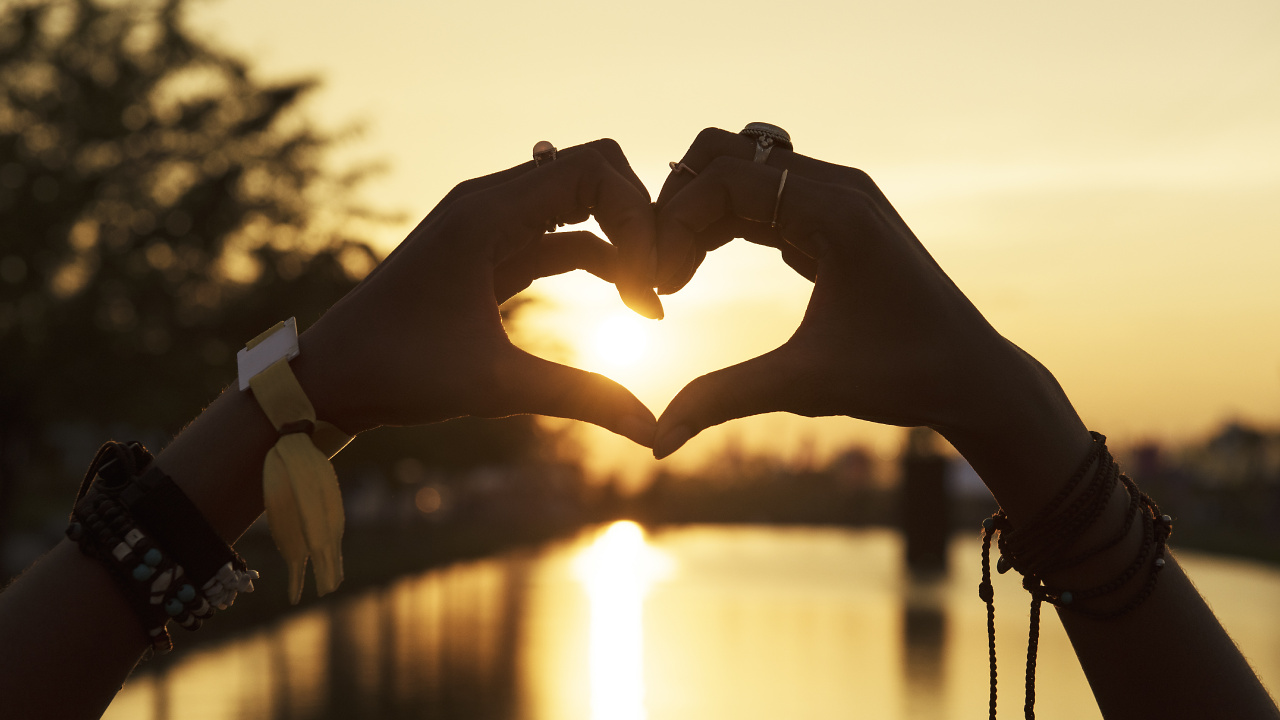 La Main du Coeur, Cœur, Main, Lumière, Amour. Wallpaper in 1280x720 Resolution