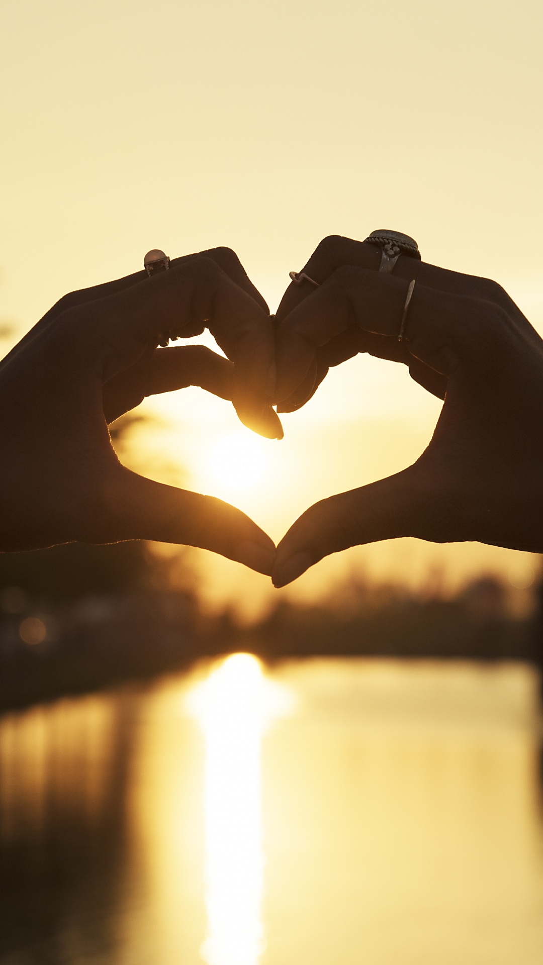 Hand Herz, Herzen, Hand, Licht, Liebe. Wallpaper in 1080x1920 Resolution