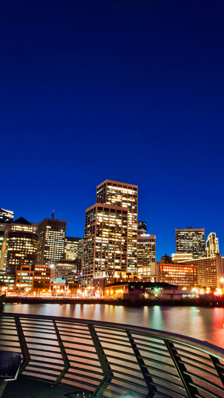 Skyline Der Stadt Bei Nacht Night. Wallpaper in 750x1334 Resolution