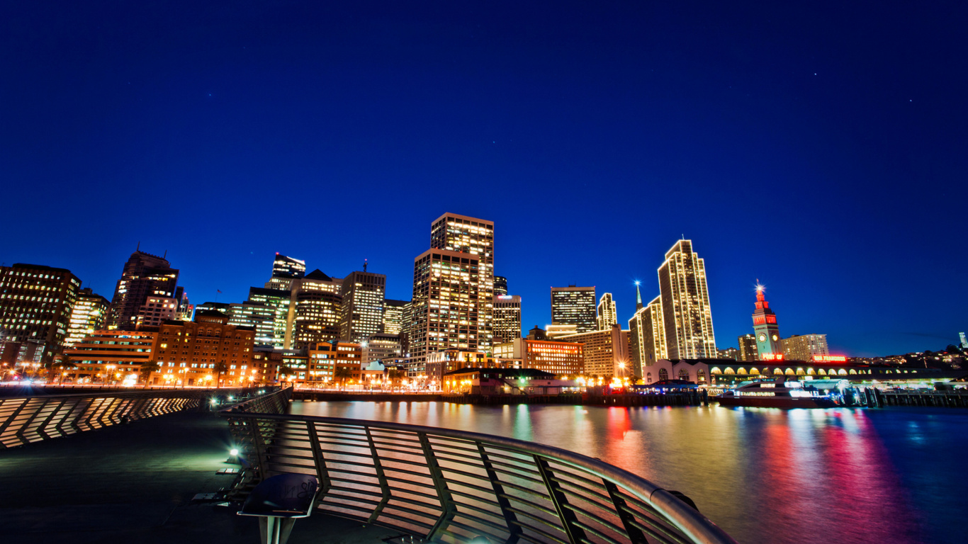 Horizon de la Ville Pendant la Nuit. Wallpaper in 1366x768 Resolution