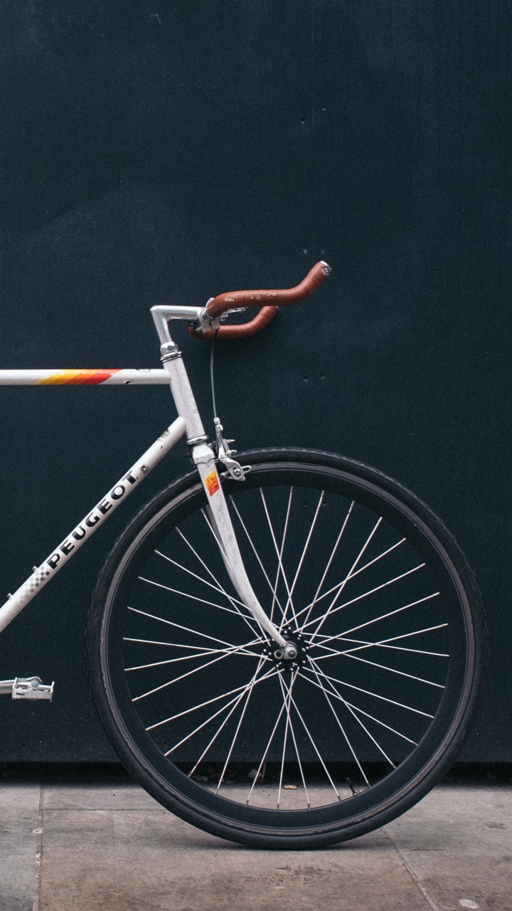 Bicicleta de Carretera Naranja y Negra. Wallpaper in 720x1280 Resolution