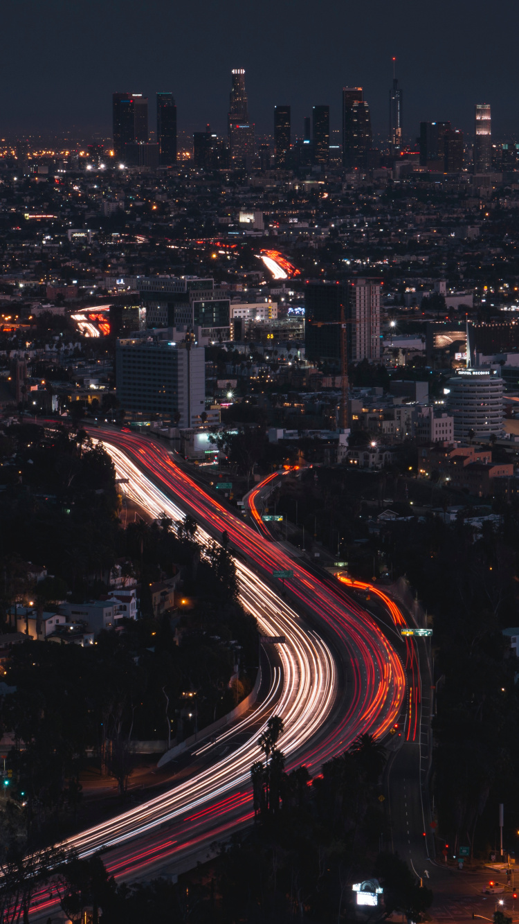 Fotografía de Lapso de Tiempo de la Ciudad Durante la Noche.. Wallpaper in 750x1334 Resolution