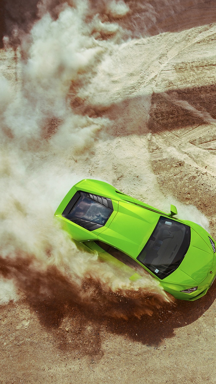 Voiture Verte et Noire Sur le Sable Brun. Wallpaper in 720x1280 Resolution