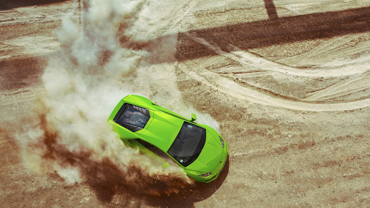 Green and Black Car on Brown Sand. Wallpaper in 1280x720 Resolution