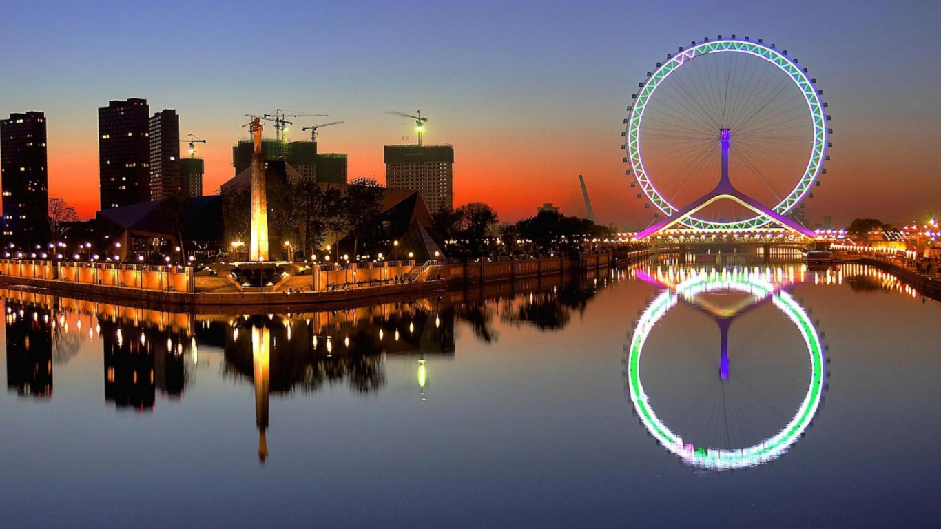 Grande Roue Près du Plan D'eau Pendant la Nuit. Wallpaper in 1366x768 Resolution