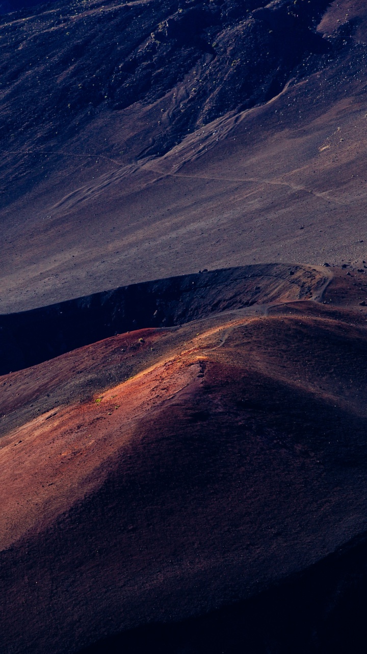 Brown and Gray Mountains Under White Sky During Daytime. Wallpaper in 720x1280 Resolution