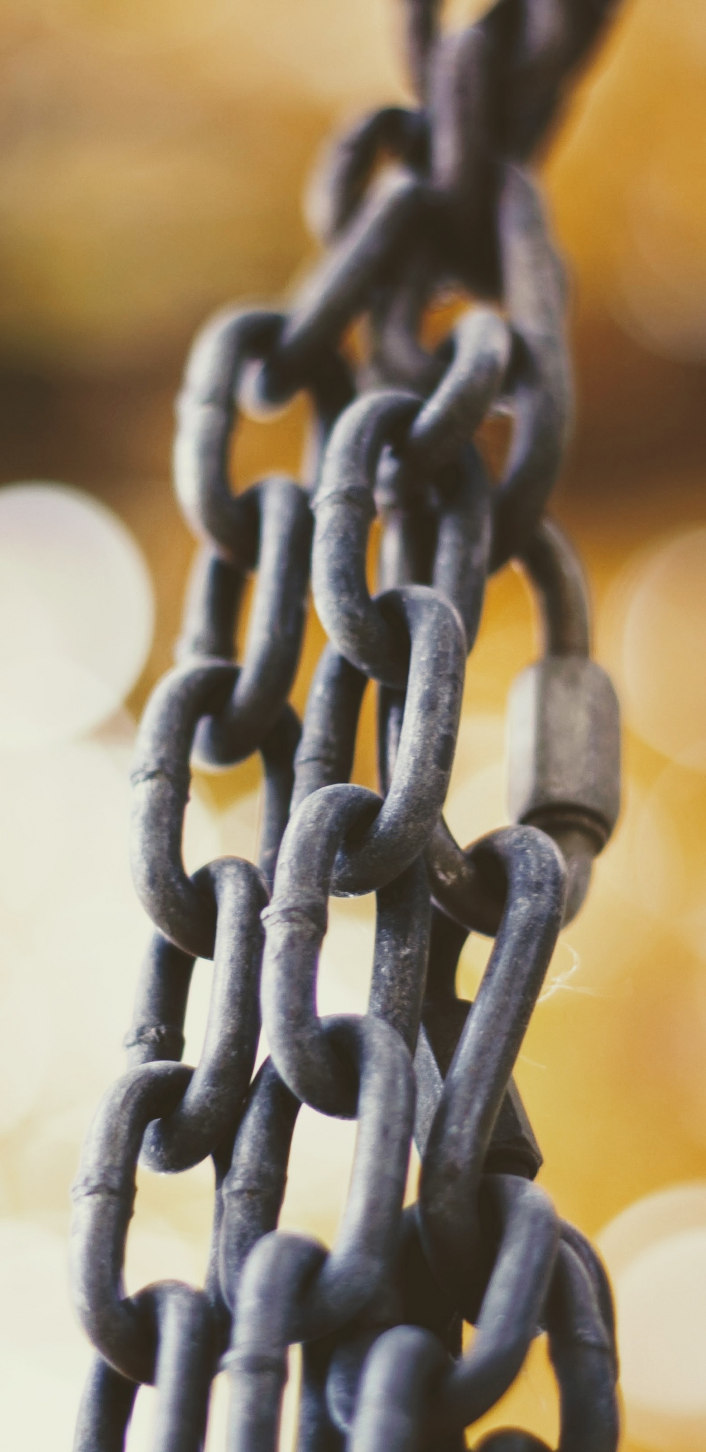 Grey Metal Chain in Close up Photography. Wallpaper in 1440x2960 Resolution
