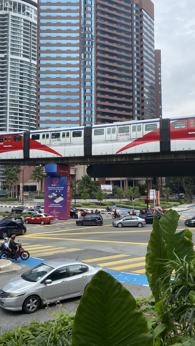 Rey, Torre de Bloques, Transporte, Urbe, Motocicleta. Wallpaper in 750x1334 Resolution
