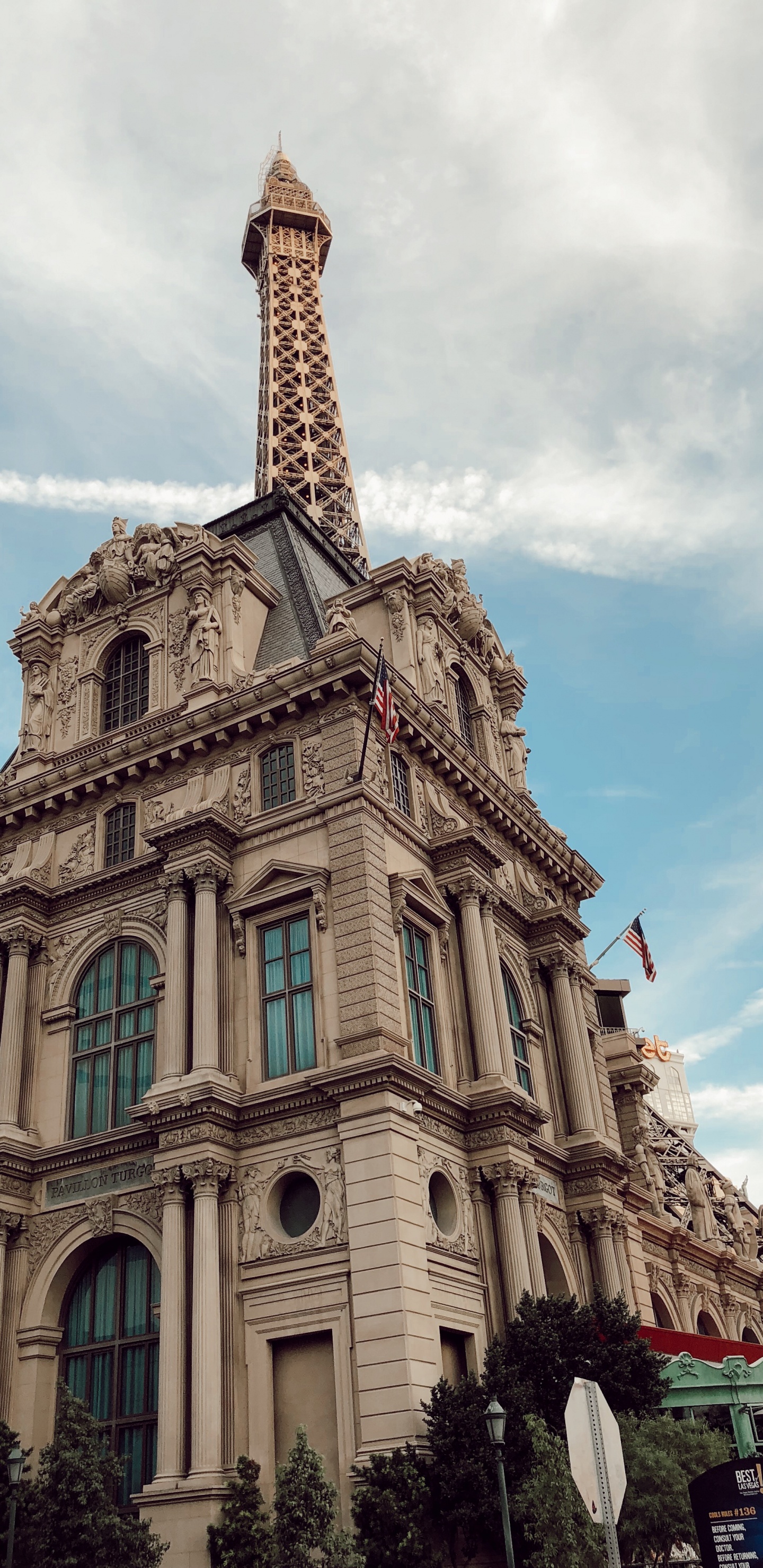Tourisme, Spire, Fleuron, Site Historique, Attraction Touristique. Wallpaper in 1440x2960 Resolution
