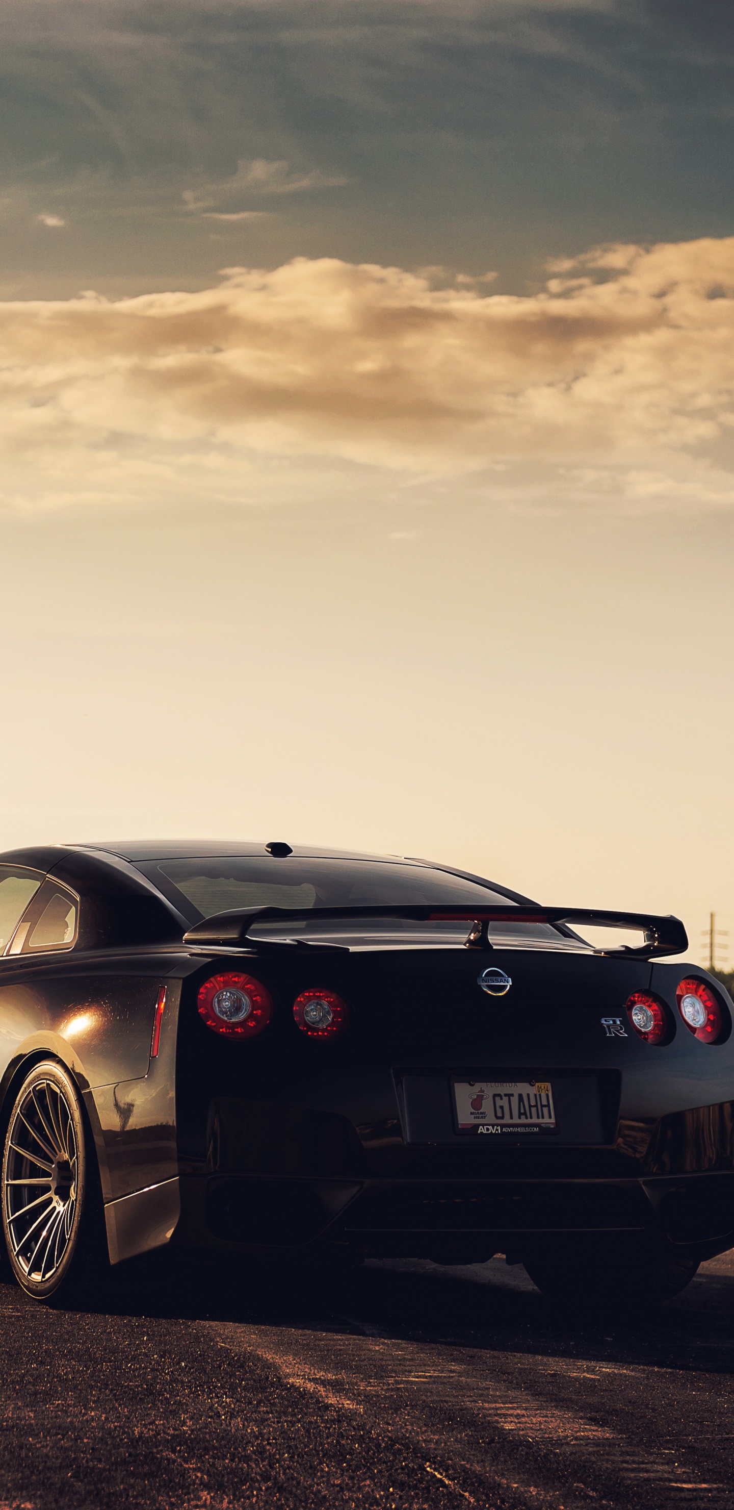 BMW m 3 Negro en la Carretera Durante el Día. Wallpaper in 1440x2960 Resolution