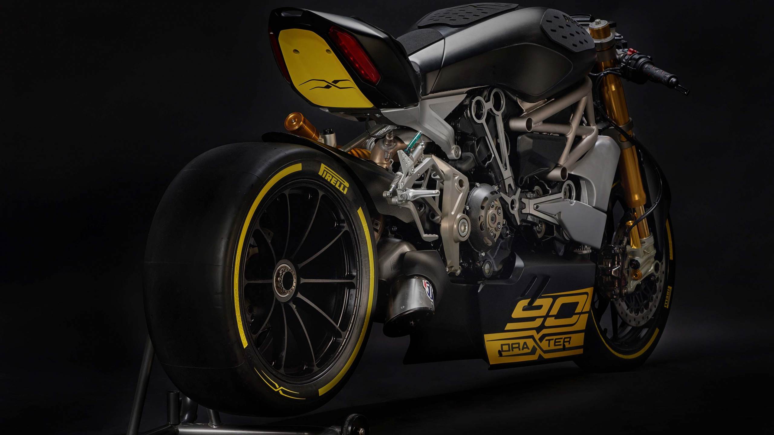 Yellow and Black Sports Bike. Wallpaper in 2560x1440 Resolution