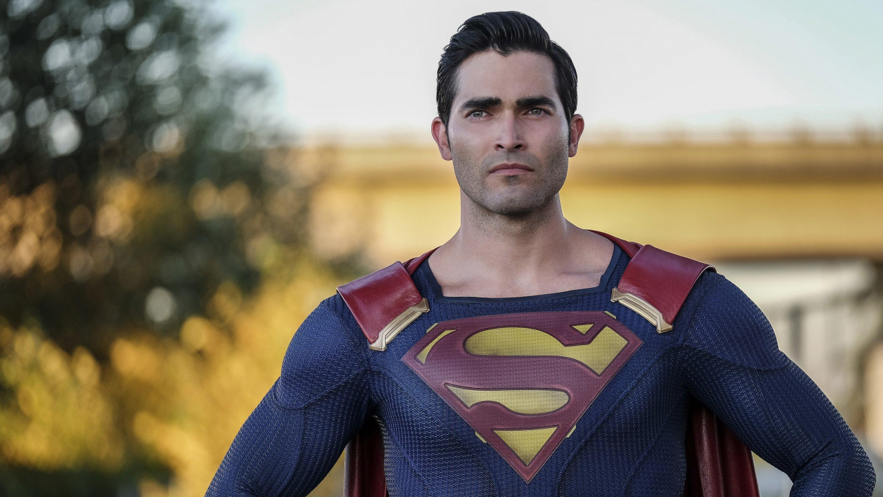 Man in Blue and Red Superman Costume. Wallpaper in 1280x720 Resolution