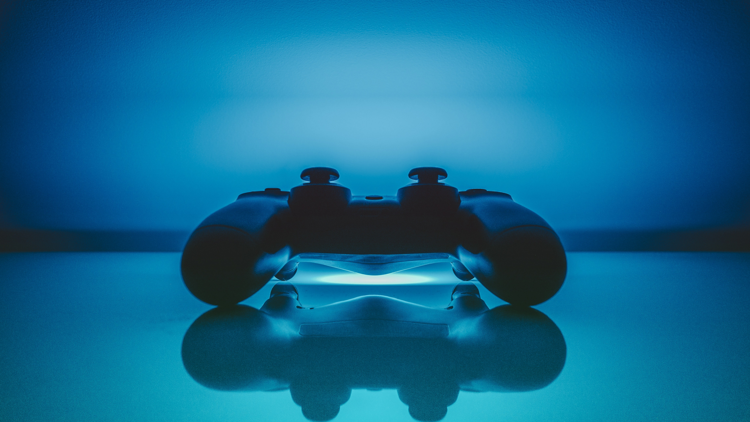 Blaues Und Schwarzes 3D-Bild Einer Personenhand. Wallpaper in 2560x1440 Resolution