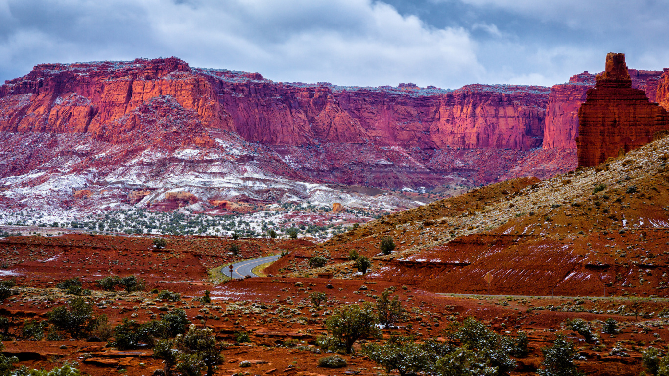 Brown and Gray Mountains Under White Clouds During Daytime. Wallpaper in 1366x768 Resolution