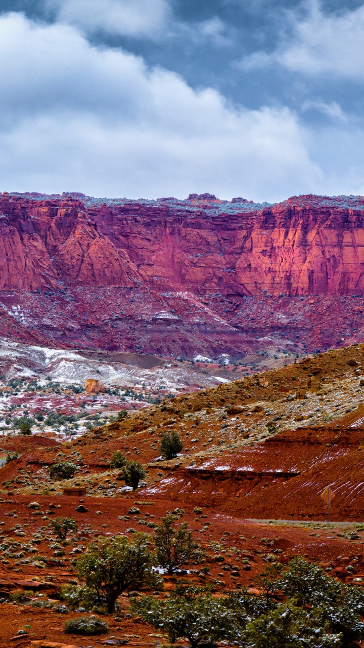 Brown and Gray Mountains Under White Clouds During Daytime. Wallpaper in 720x1280 Resolution