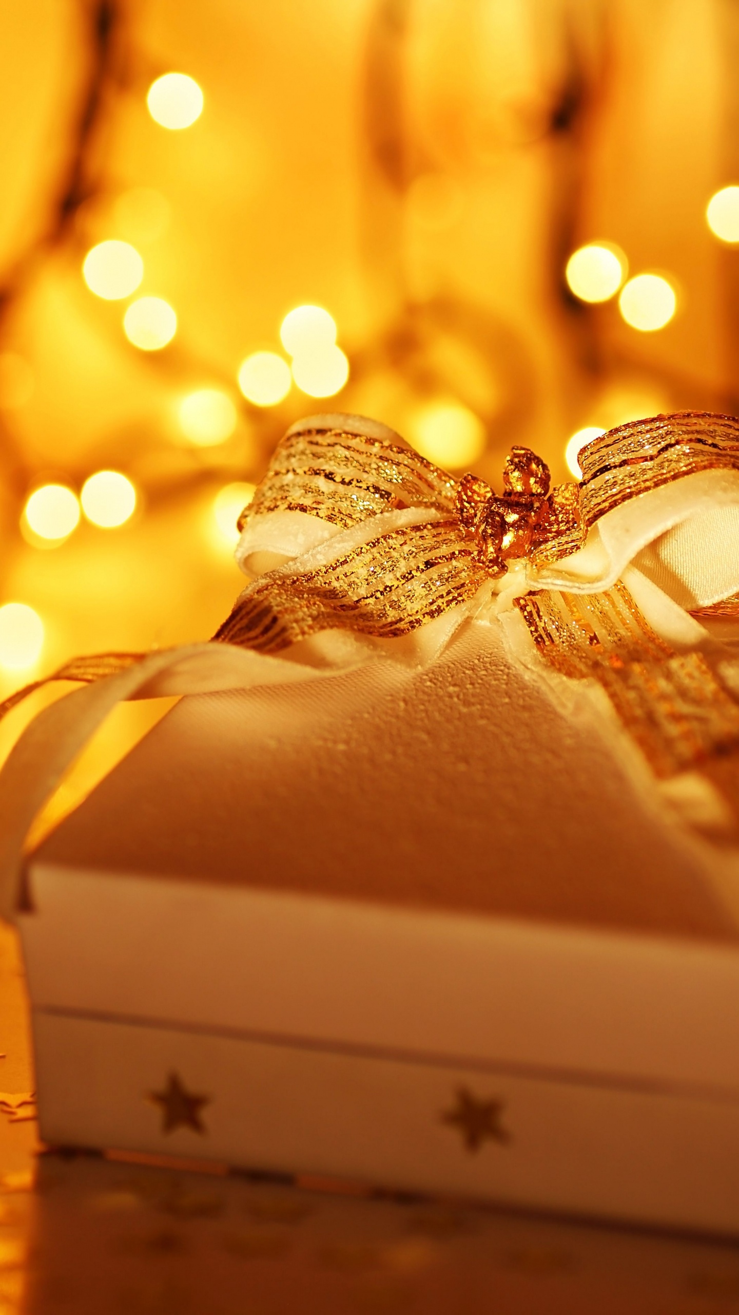 Cadeau, Ornement de Noël, Cadeau de Noël, Jaune, Éclairage. Wallpaper in 1440x2560 Resolution