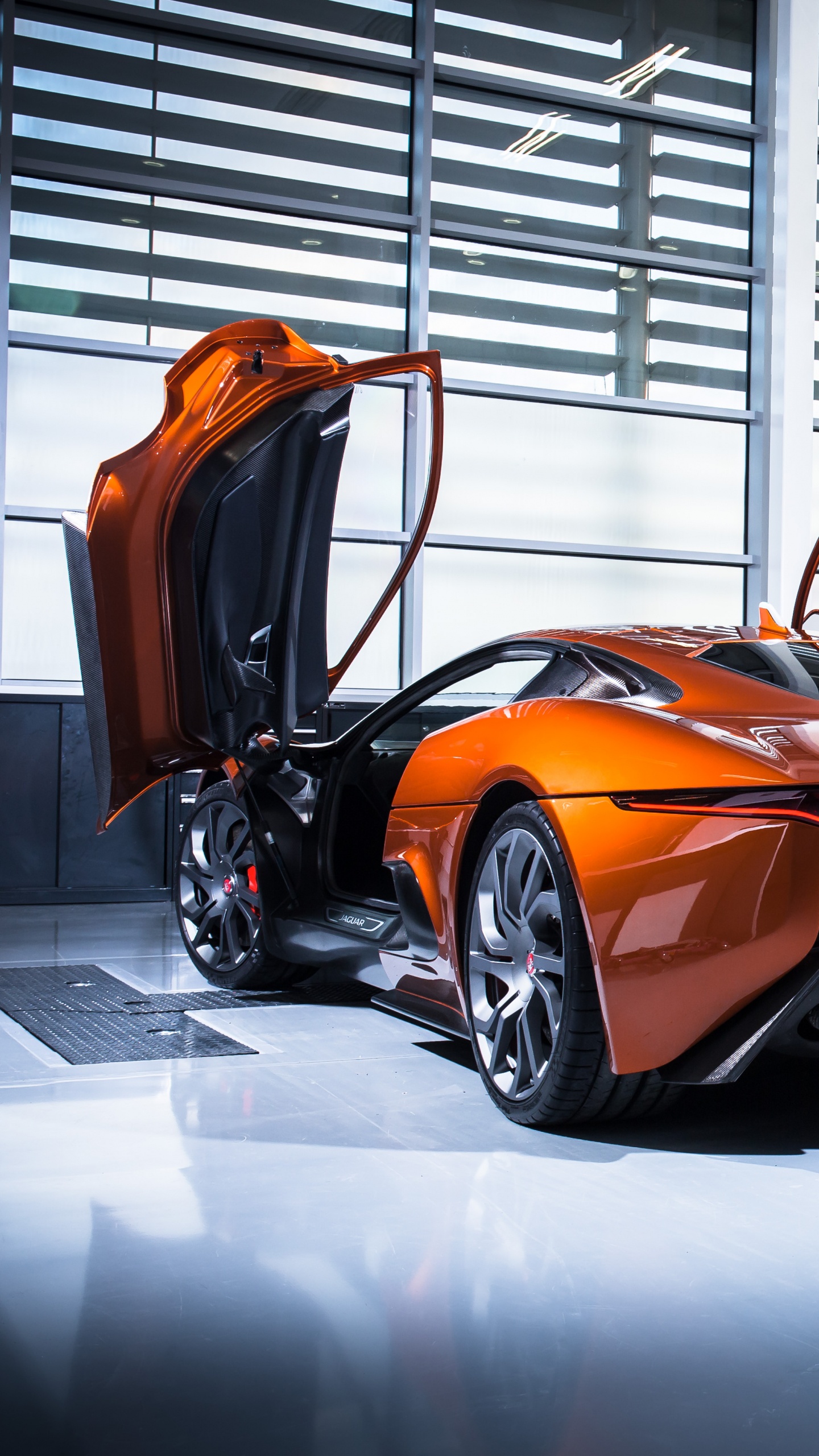 Lamborghini Aventador Orange et Noire. Wallpaper in 1440x2560 Resolution