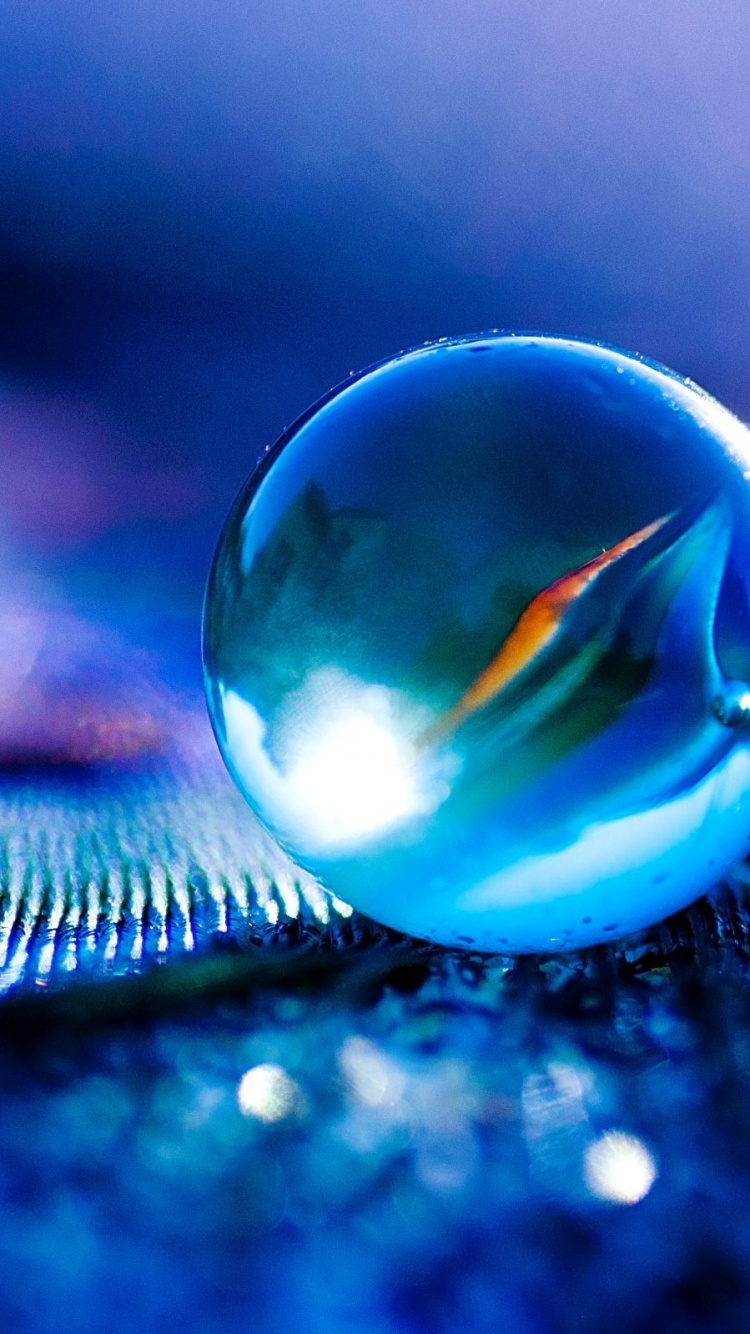 Gota de Agua Sobre Textil Blanco y Negro. Wallpaper in 750x1334 Resolution